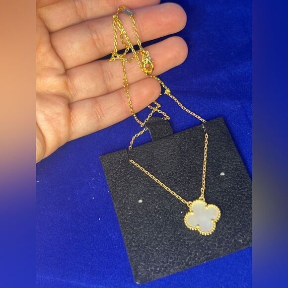 Gold and White Clover Pendant Necklace - Picture 4 of 10